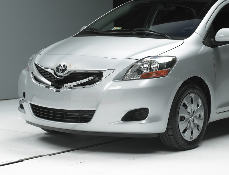 Illustration for article titled IIHS: Small Cars Are Big On Damage In Low-Speed Collisions
